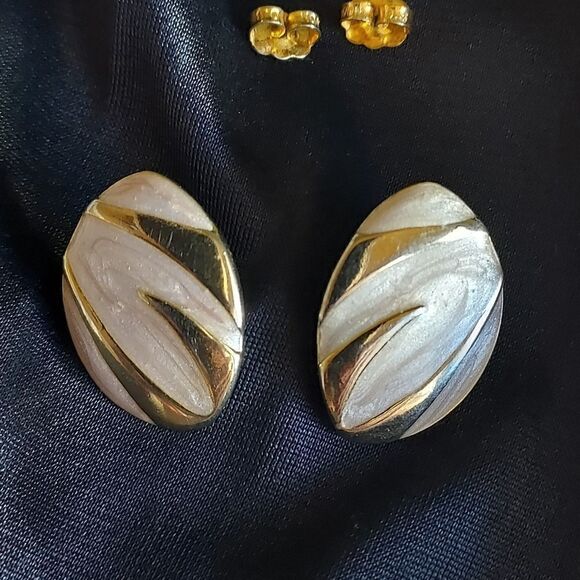 AVON GOLD PINK VINTAGE STUD EARRINGS - Picture 4 of 9